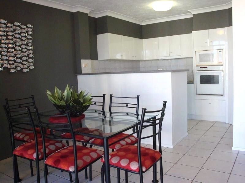 2/3 Tweed Terrace, Coolangatta QLD 4225