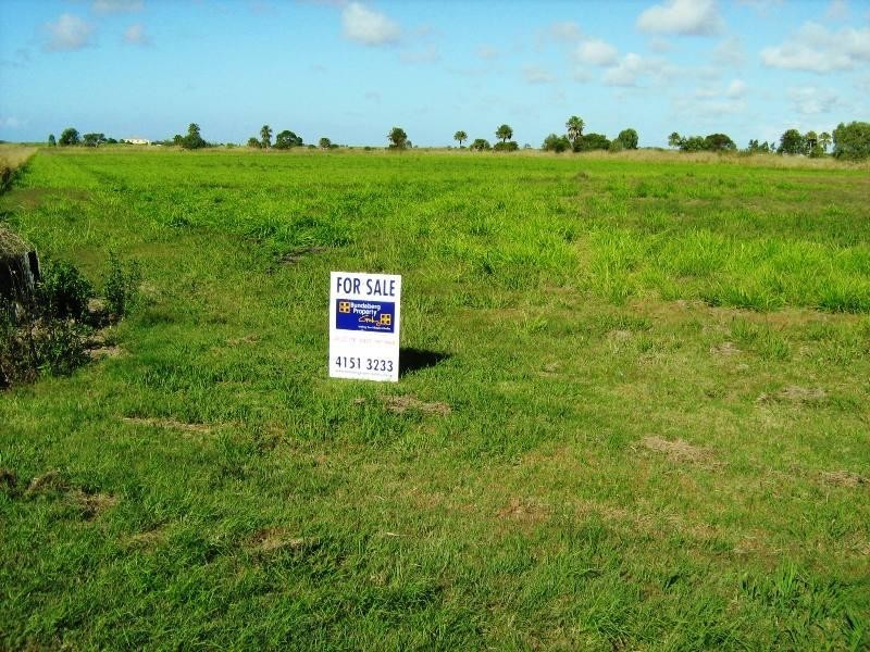 Moore Park Beach QLD 4670