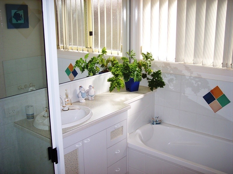 Avenell Heights QLD 4670