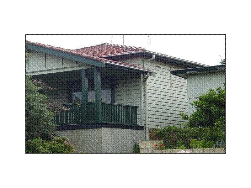 8 LAUDER AVENUE, Wollongong NSW 2500