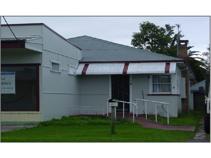 4  FRASER STREET, Unanderra NSW 2526