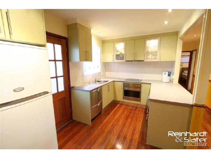 8 Pathara Cr, Ferny Hills QLD 4055