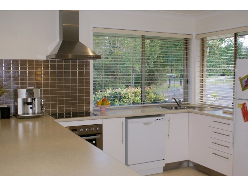 2 Honeyeater Ave, Noosaville QLD 4566