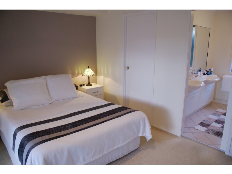 2 Honeyeater Ave, Noosaville QLD 4566