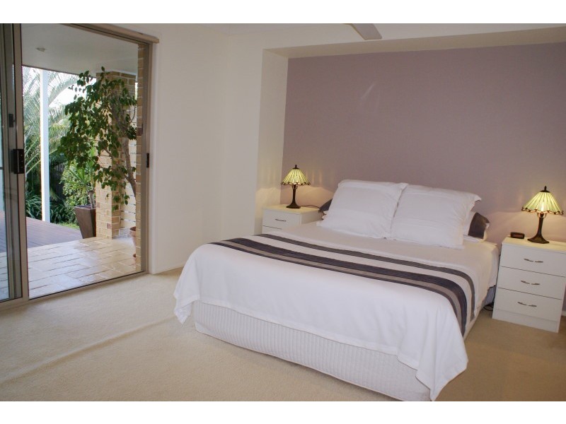 2 Honeyeater Ave, Noosaville QLD 4566