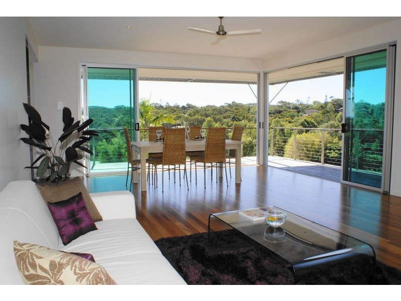 71 Southern Cross Parade, Sunrise Beach QLD 4567