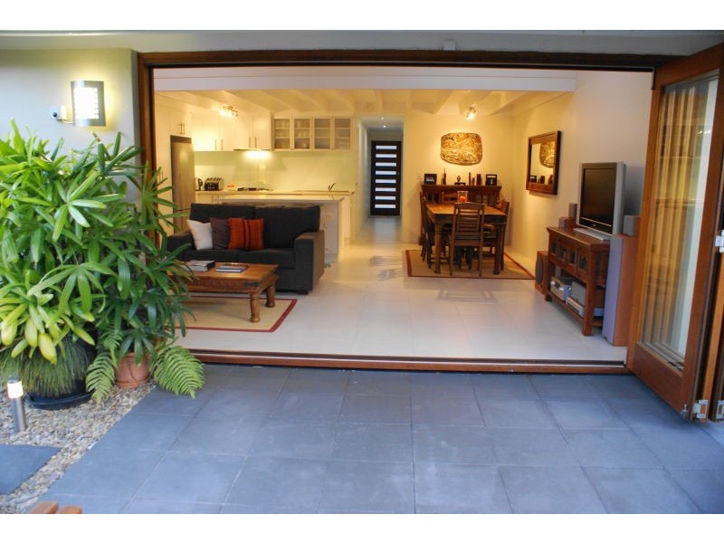 2/7 George St, Noosaville QLD 4566