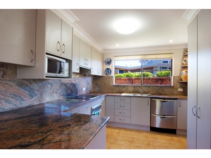 1 Bareena Ave, North Avoca NSW 2260