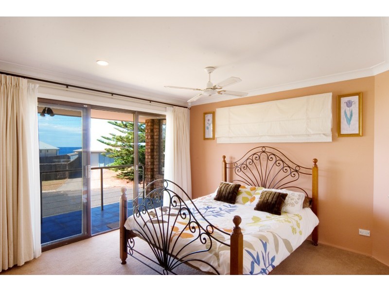 1 Bareena Ave, North Avoca NSW 2260