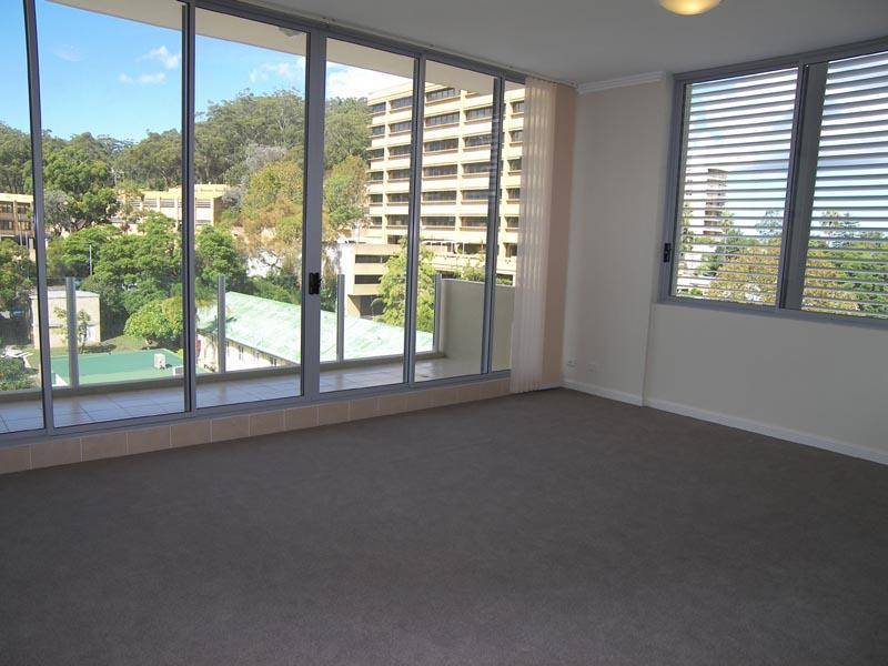 80 MANN  STREET, Gosford NSW 2250