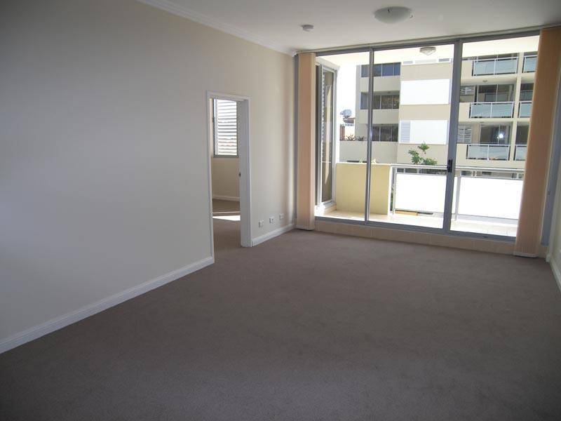 80 MANN STREET, Gosford NSW 2250