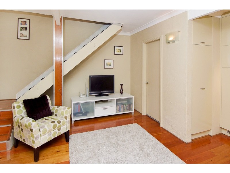 2/33 Flora Street, Erskineville NSW 2043