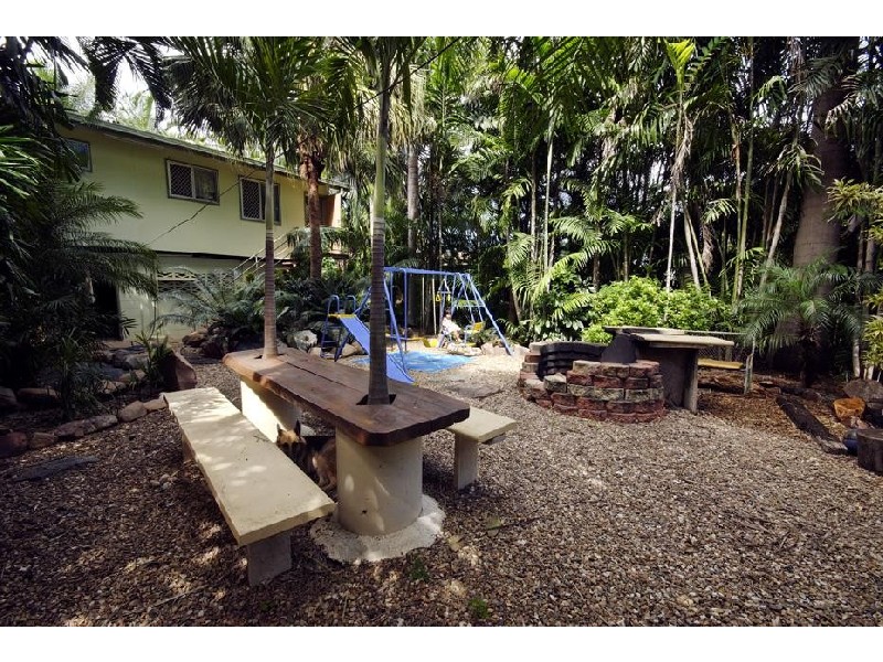 10 Maria Street, Rasmussen QLD 4815