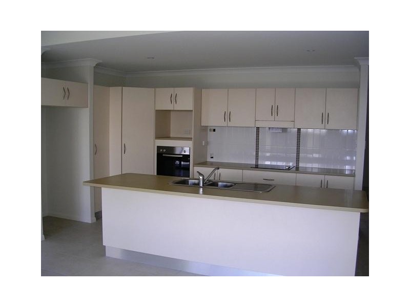 12 Hempel Street, Bushland Beach QLD 4818