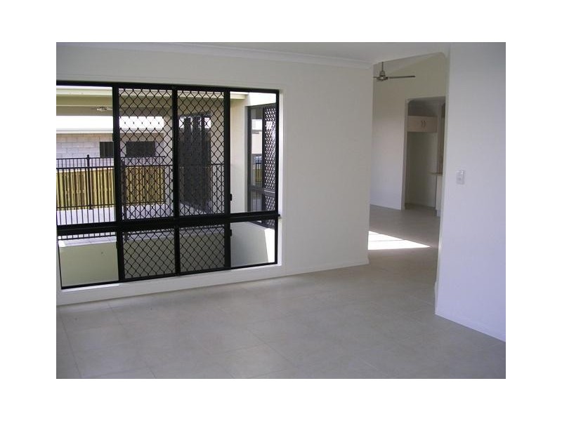 12 Hempel Street, Bushland Beach QLD 4818