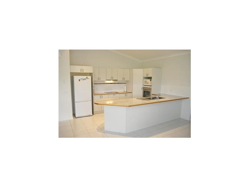 5 Nina Pocket, Bushland Beach QLD 4818