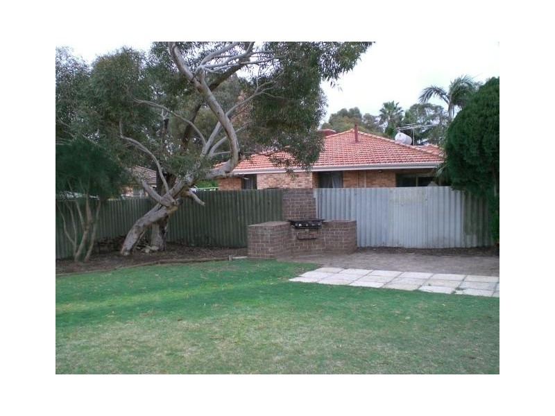 11 ESSEX STREET, Forrestfield WA 6058