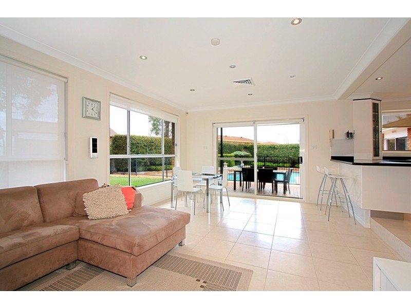 1 Pituri Place, Illawong NSW 2234