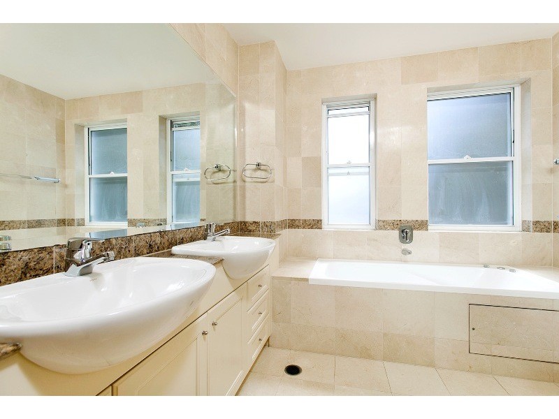 1 Jacaranda Drive, Cabarita NSW 2137