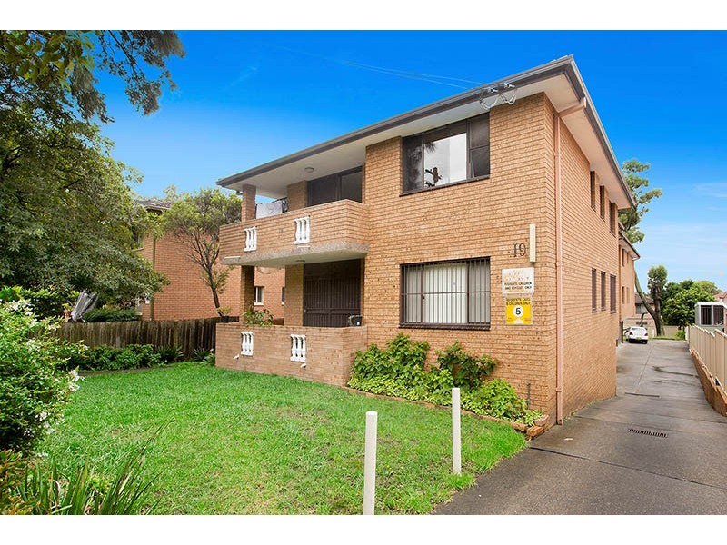 1/19 Fairmount Street, Lakemba NSW 2195