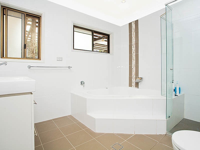 15 Poulter Avenue, Engadine NSW 2233