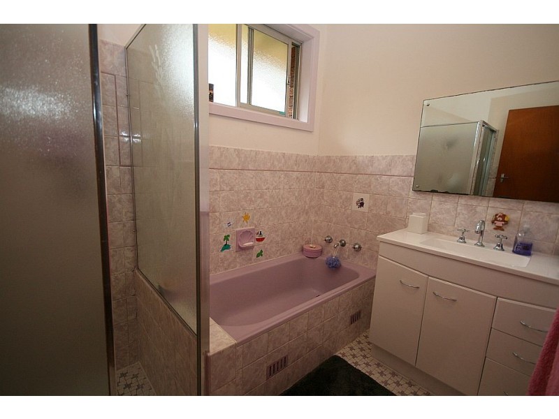 8 Whitton Street, Heathcote NSW 2233