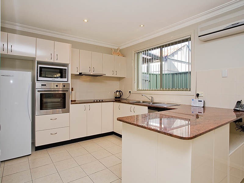 2/17 Birok Avenue, Engadine NSW 2233
