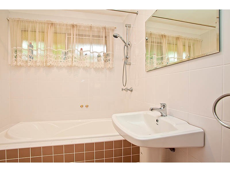 8 Dalley Road, Heathcote NSW 2233