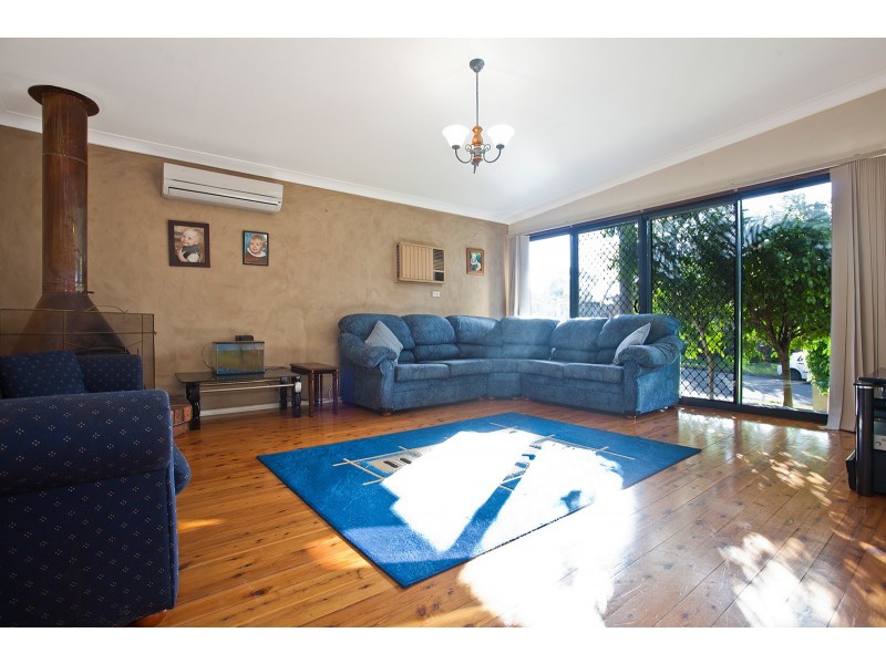 2 Peak Street, Engadine NSW 2233