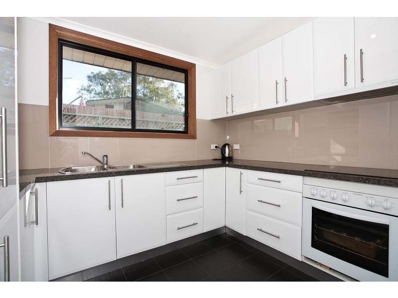 2 Peak Street, Engadine NSW 2233