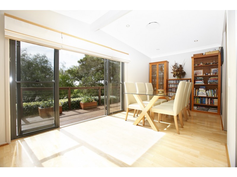 42 Laurina Avenue, Yarrawarrah NSW 2233