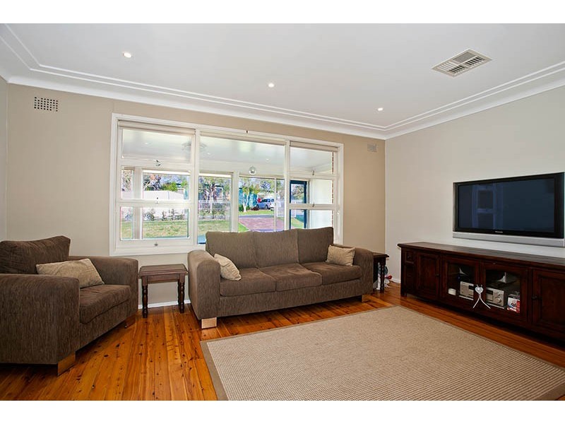 15 Tinakill Avenue, Engadine NSW 2233