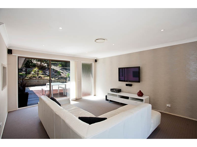 11 Warrangarree Drive, Woronora Heights NSW 2233