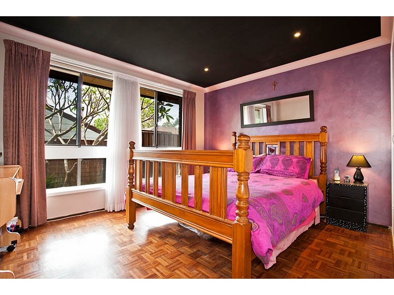 8 Rialto Place, Heathcote NSW 2233