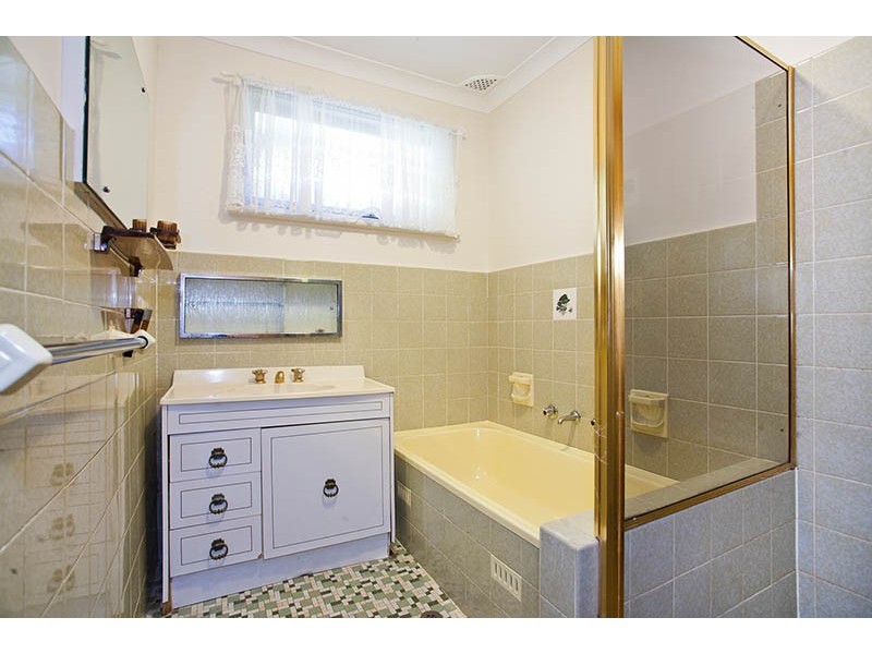 18 Dorset Road, Heathcote NSW 2233