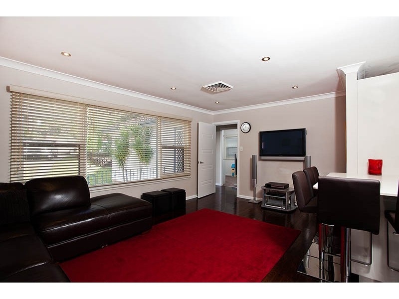 18 Forbes Crescent, Engadine NSW 2233