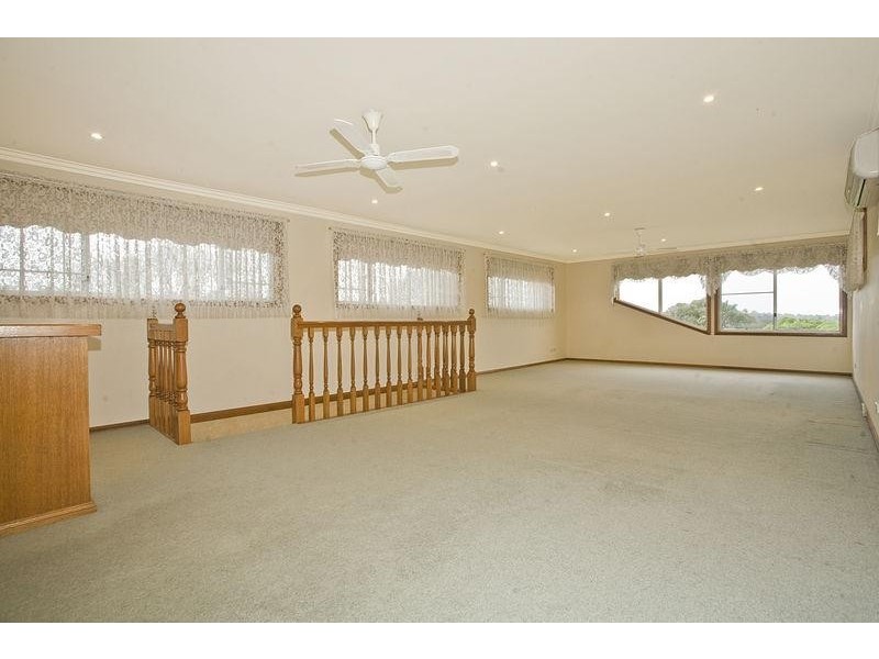 2 Albatross Circuit, Woronora Heights NSW 2233