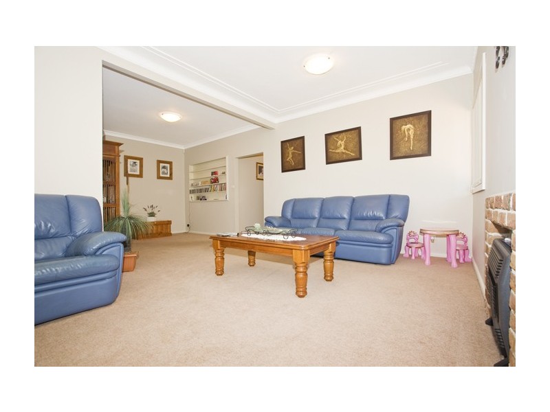 11 Strickland Street, Heathcote NSW 2233
