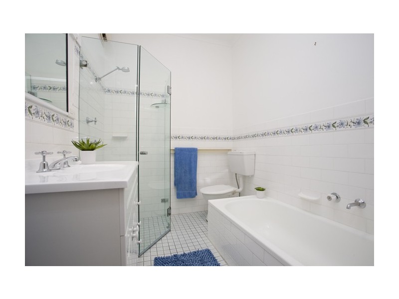 11 Strickland Street, Heathcote NSW 2233