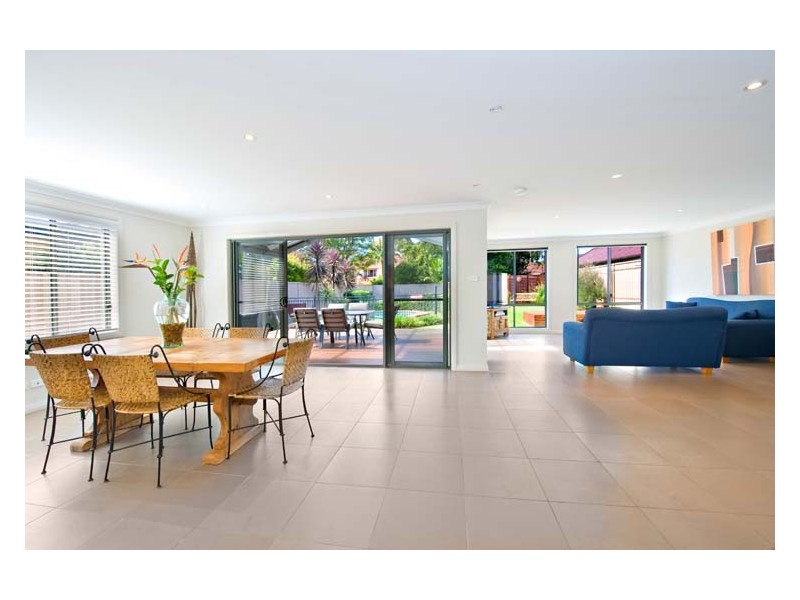 8 Warrington Ave, Caringbah NSW 2229