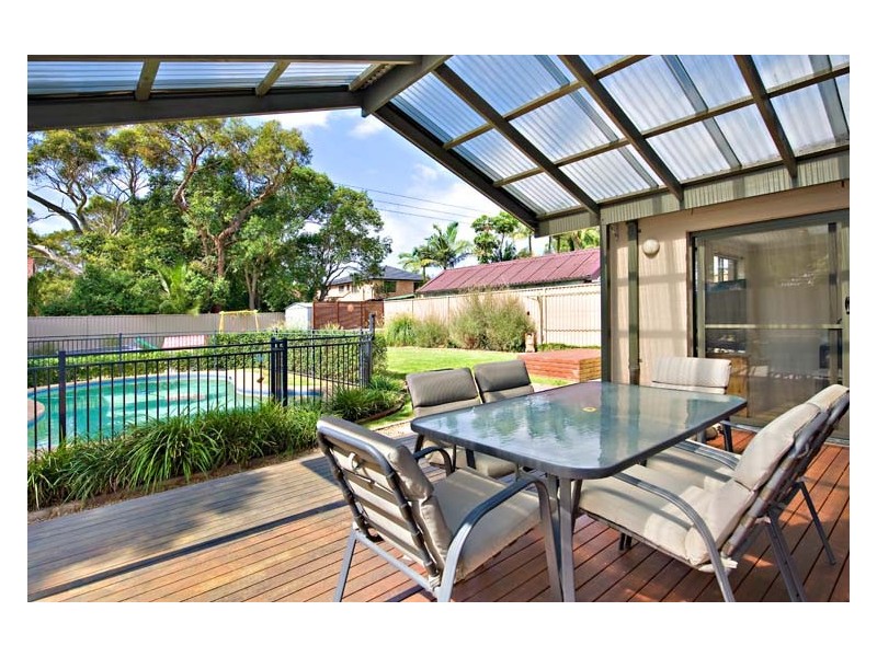 8 Warrington Ave, Caringbah NSW 2229