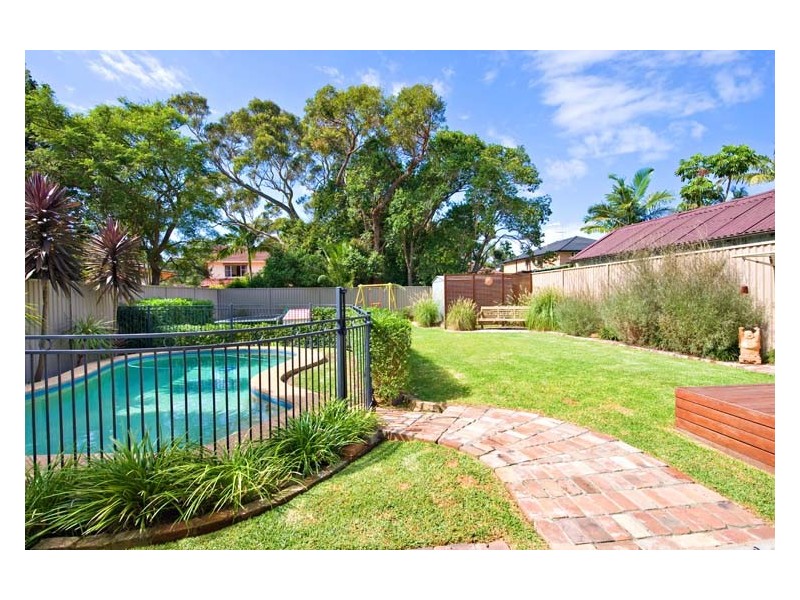 8 Warrington Ave, Caringbah NSW 2229