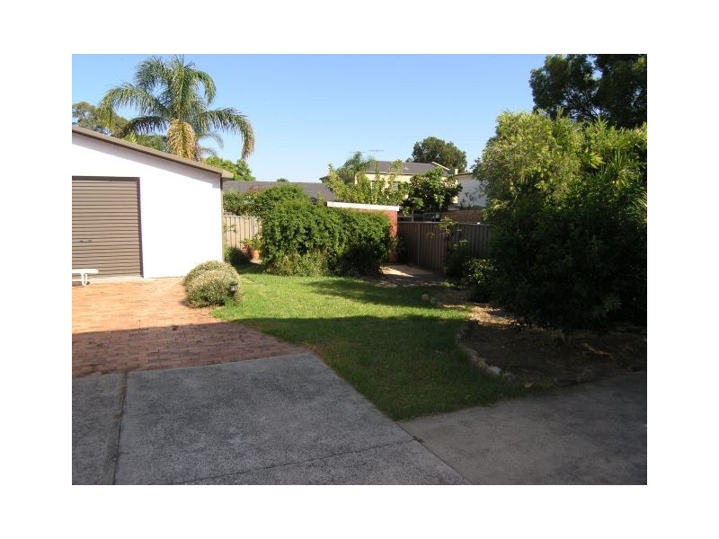 77 Kareena Rd, Miranda NSW 2228