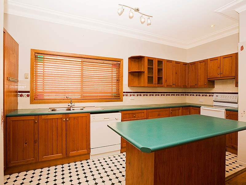 13 Sunbury St, Sutherland NSW 2232