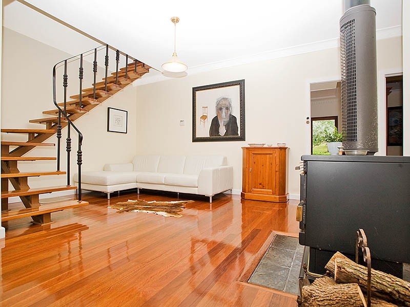 17 Ellesmere Rd, Gymea Bay NSW 2227