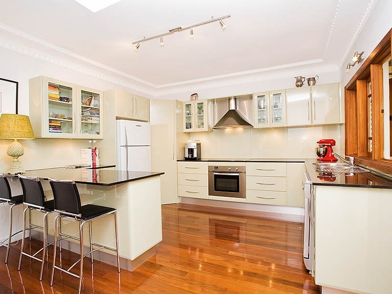 17 Ellesmere Rd, Gymea Bay NSW 2227