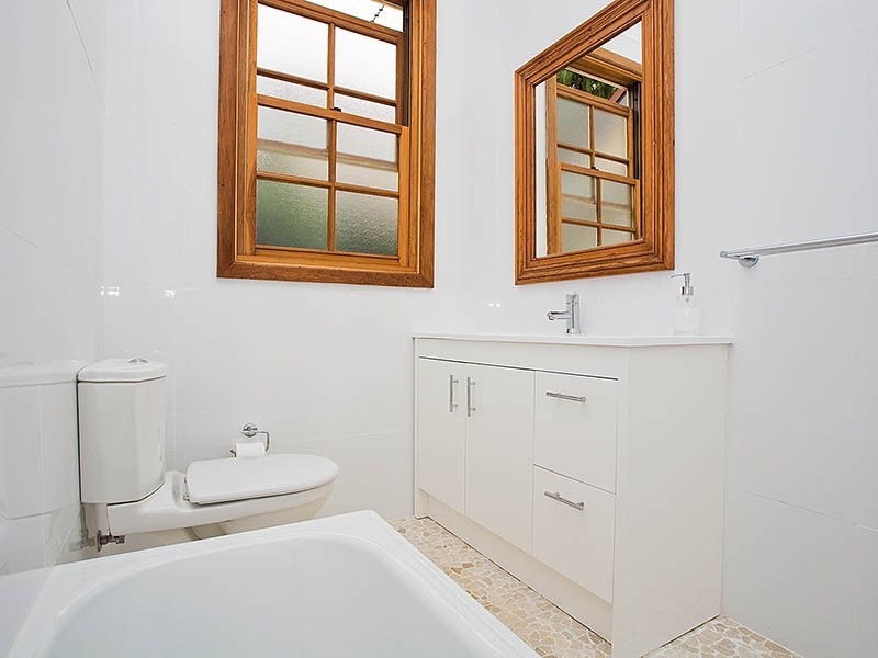 17 Ellesmere Rd, Gymea Bay NSW 2227