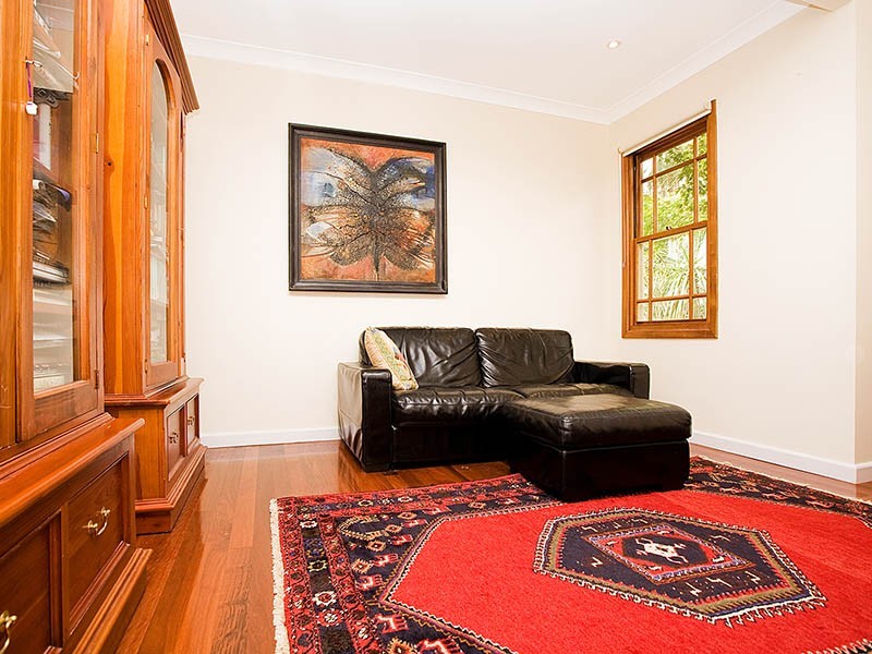 17 Ellesmere Rd, Gymea Bay NSW 2227