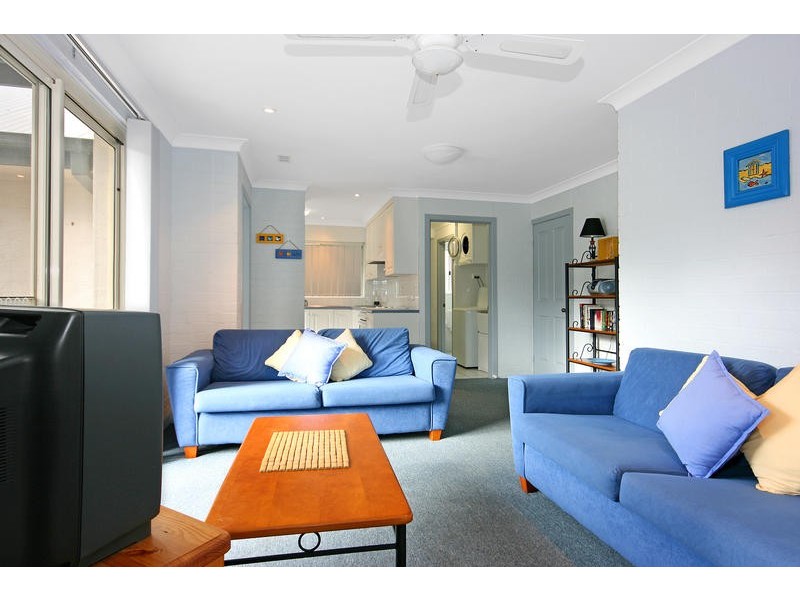 2/77 Clyde Street, Mollymook NSW 2539