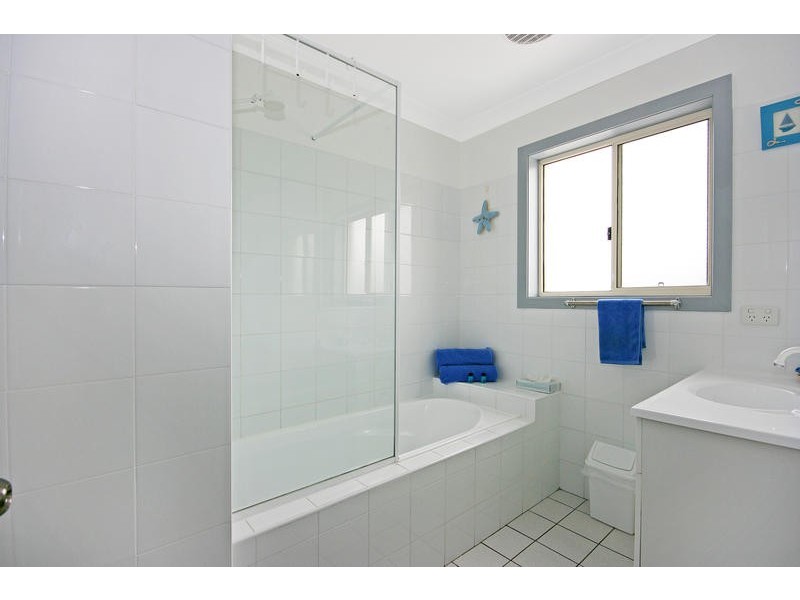 2/77 Clyde Street, Mollymook NSW 2539